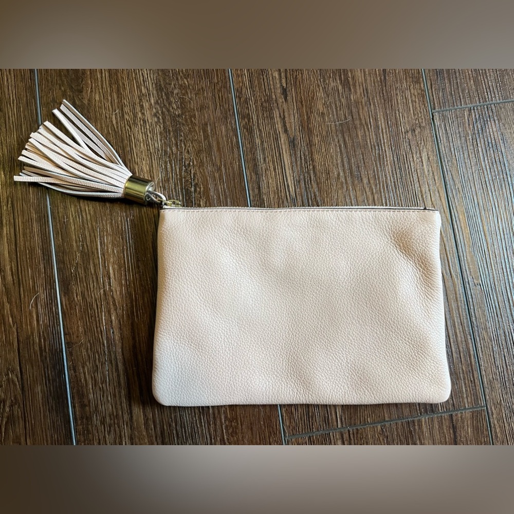 NWOT G.I.L.I. Leather Tassel Pouch. Blush pink.